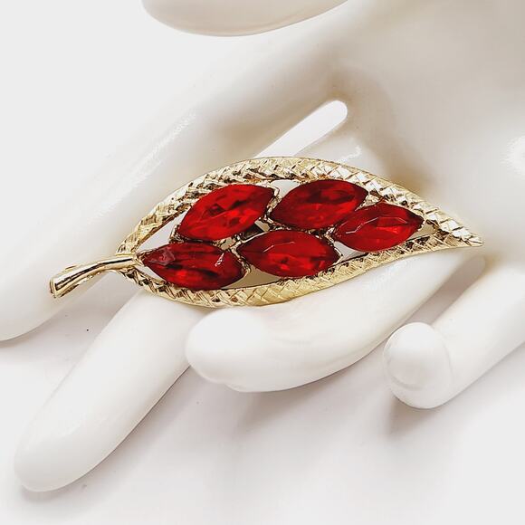 Vintage 1950s Red Rhinestone Leaf Brooch Gold Tone 2.5 Inch Unsigned - Picture 3 of 5